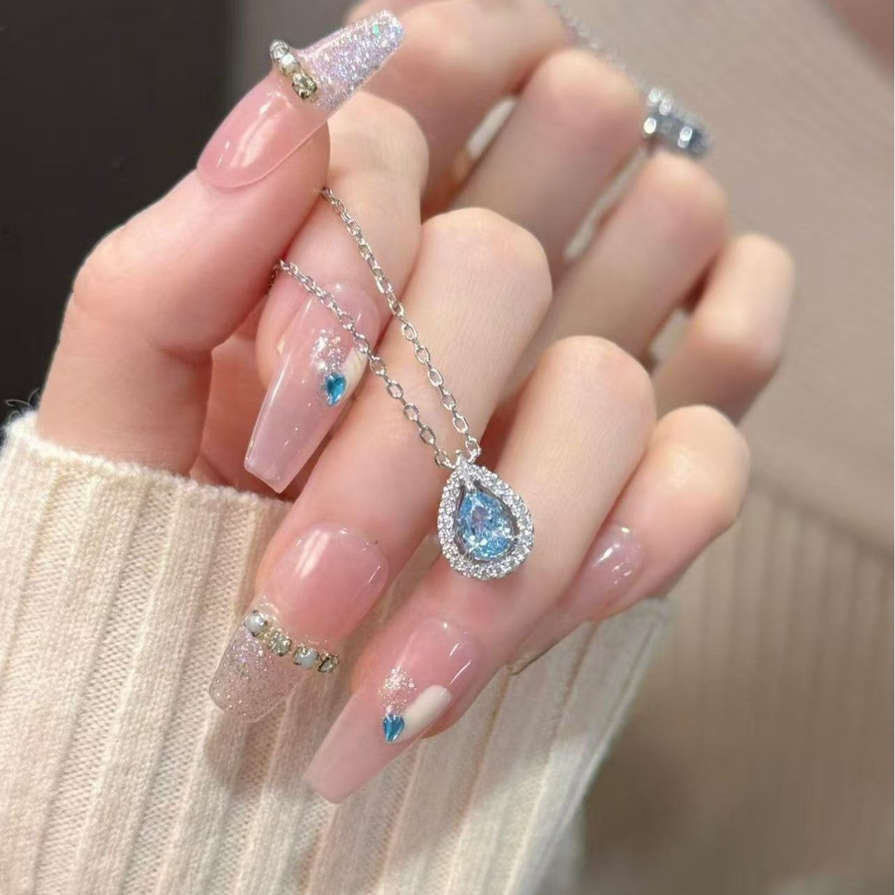 ✨ Elegantes pendientes con borlas en forma de corazón-ES