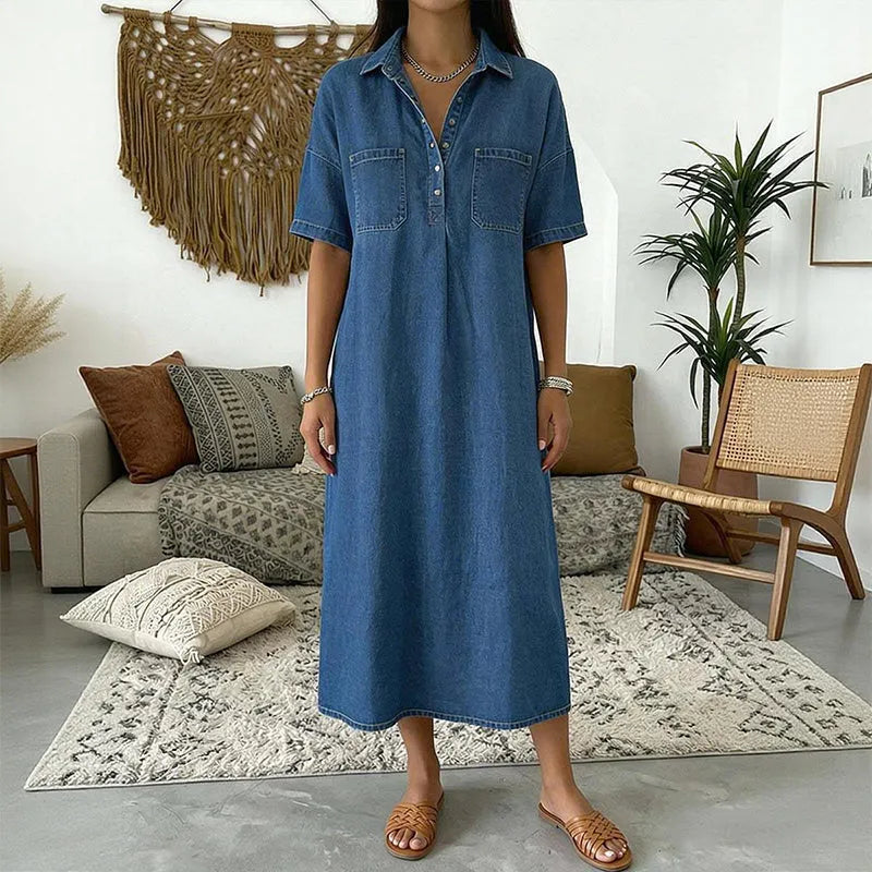 👗 DABAR 60 % NUOLAIDA! 👖 Laisvalaikio džinsinė midi suknelė su kišenėmis – minkštas džinsas ir laisvas kirpimas – funkcionalios kišenės, puikiai tinka kasdienai – patogi ir universali ✨🌸-LT