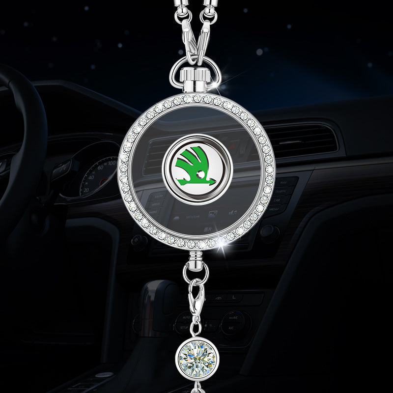 Colgante con el logotipo de aromaterapia para coche fabricado en metal y diamantes.-ES