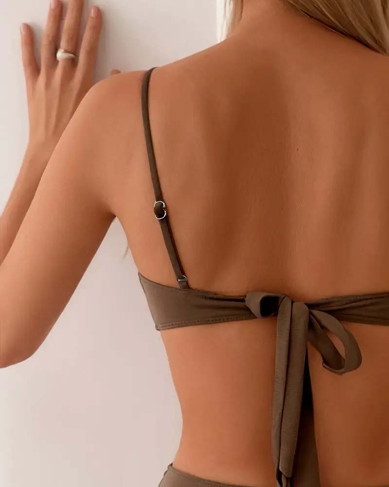 Seksi, moden dvodelni bikini-SI
