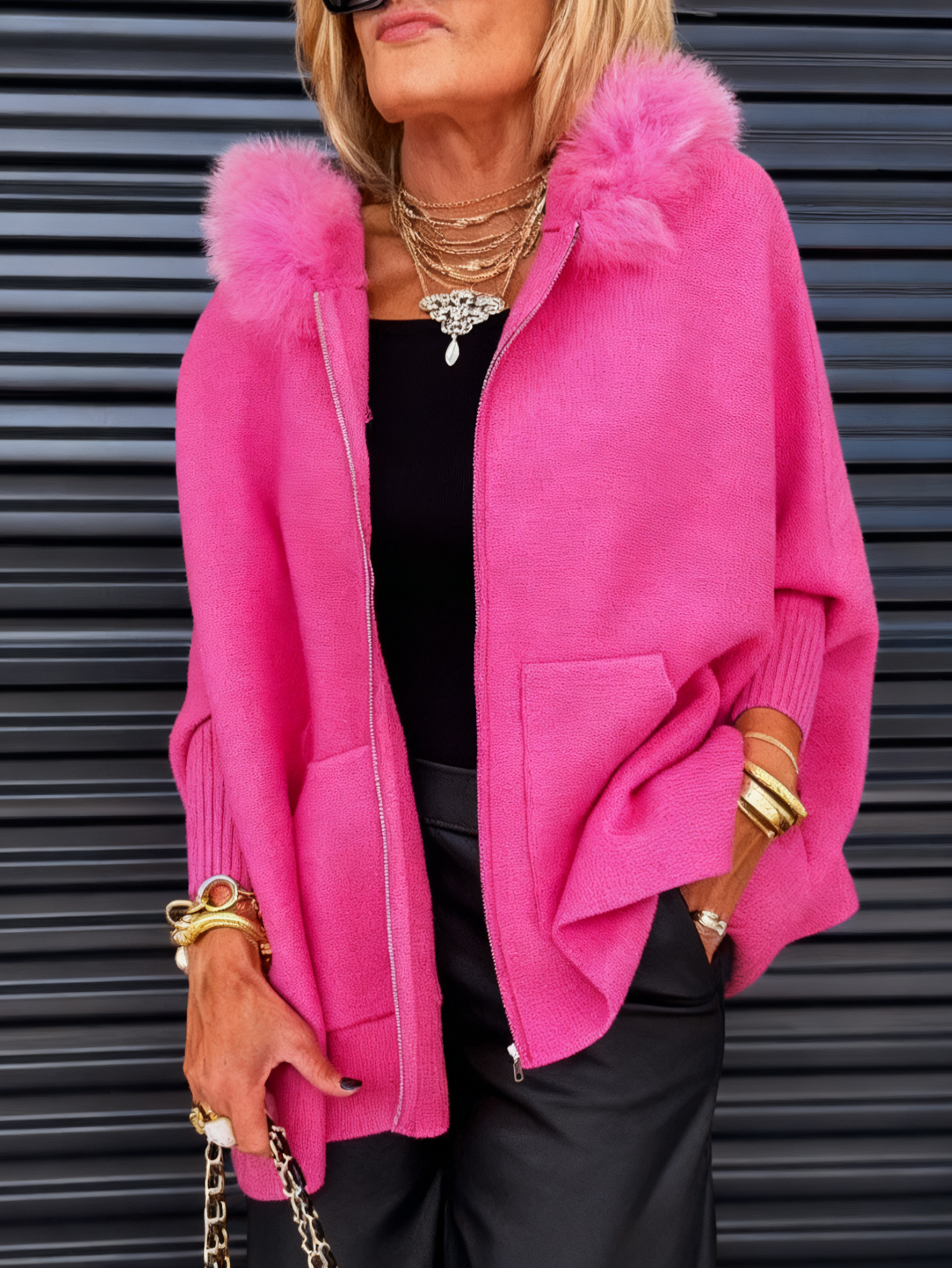 Chaqueta casual de mujer con cuello de piel de color liso.-ES