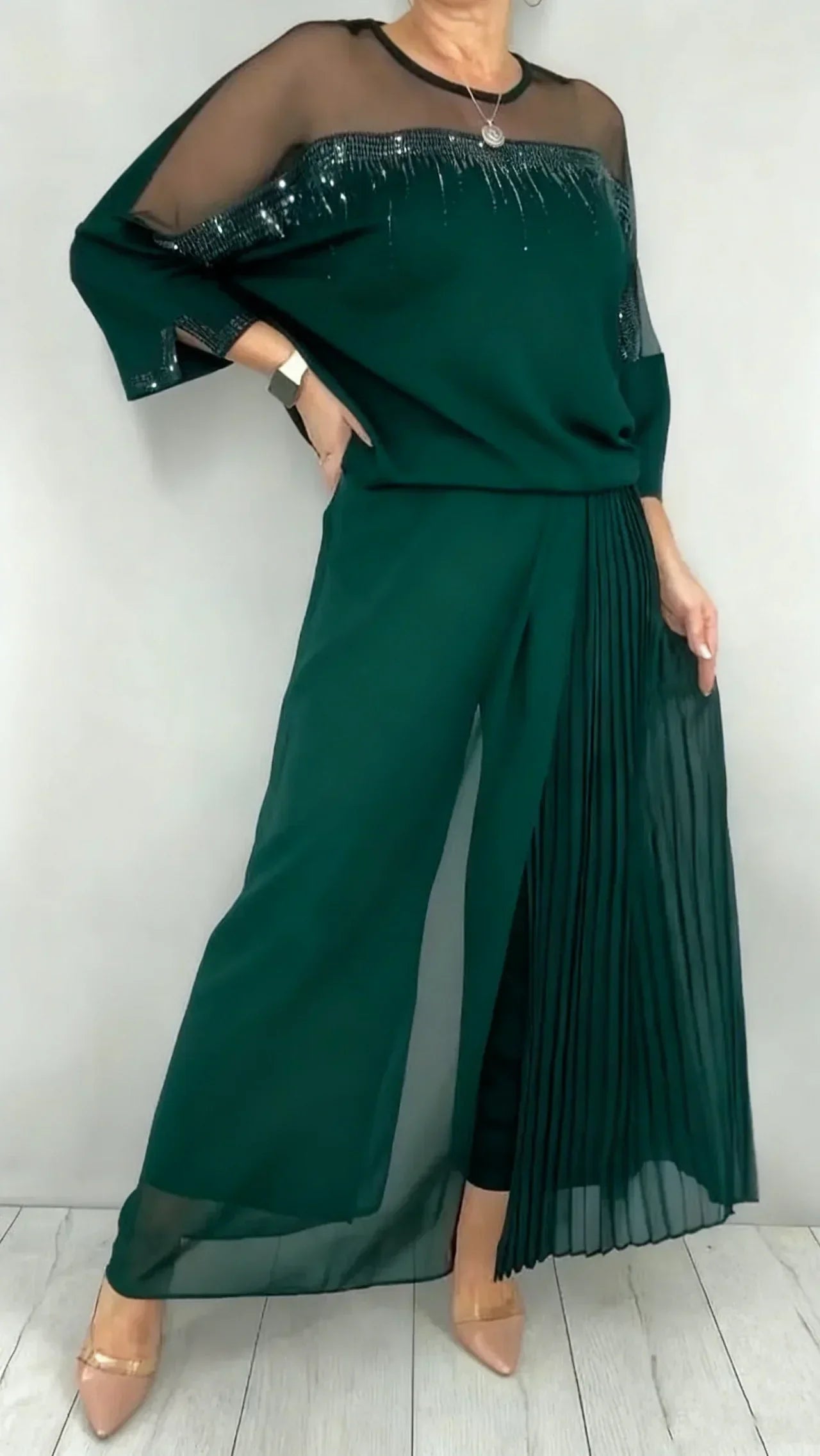 Conjunto: top con paneles de malla y pantalón ancho plisado-ES