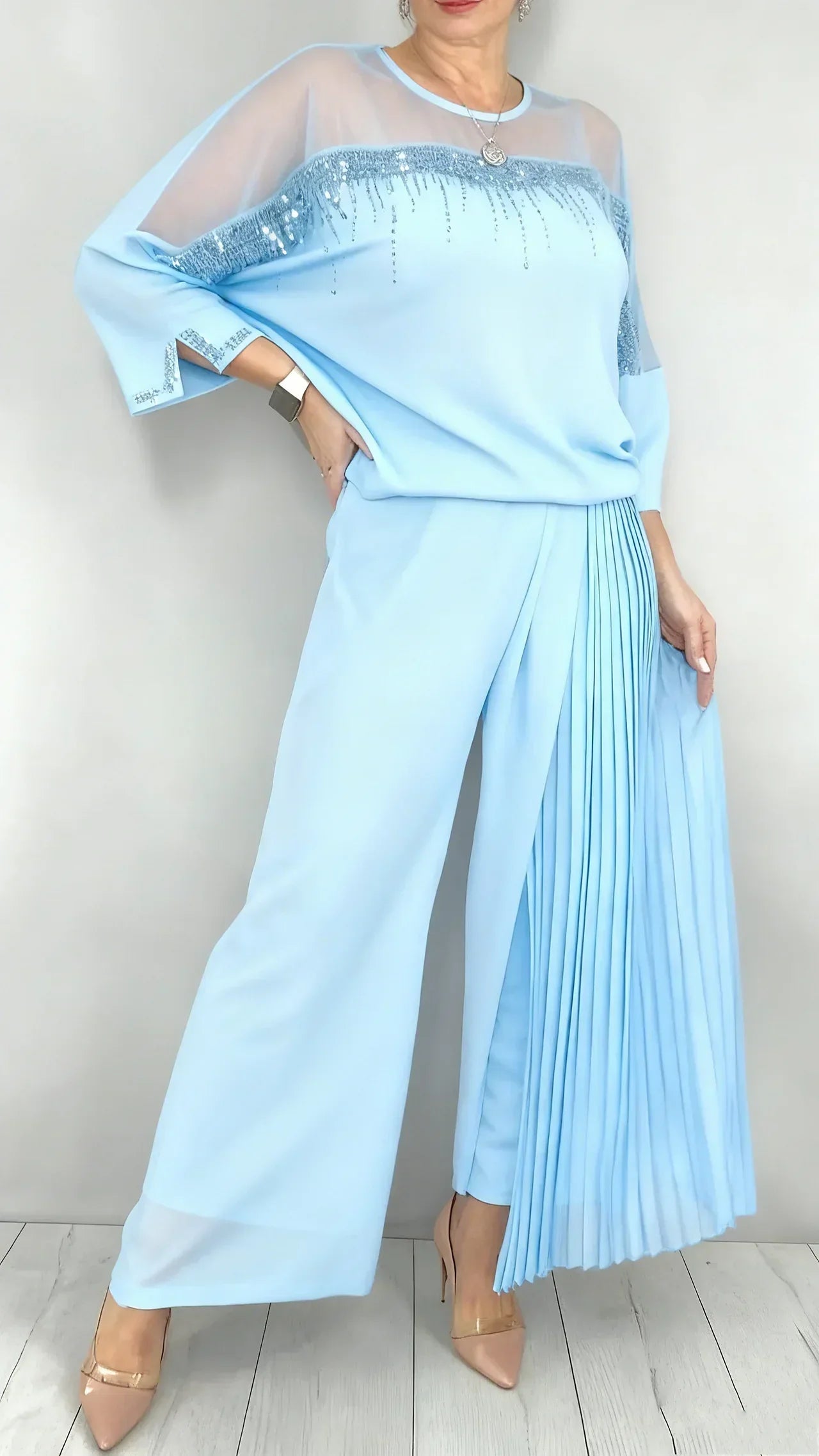 Conjunto: top con paneles de malla y pantalón ancho plisado-ES