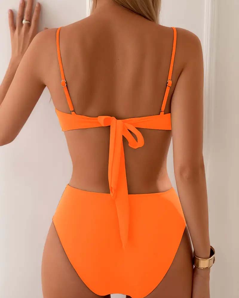 Seksi, moden dvodelni bikini-SI