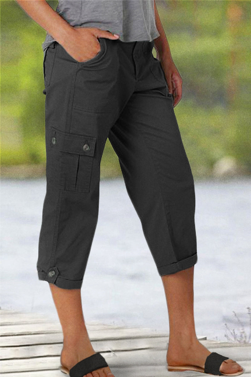 Παντελόνι κάπρι με τσέπες και ψηλή μέση, πιέτες στο κάτω μέρος και αρκετές τσέπες-GR