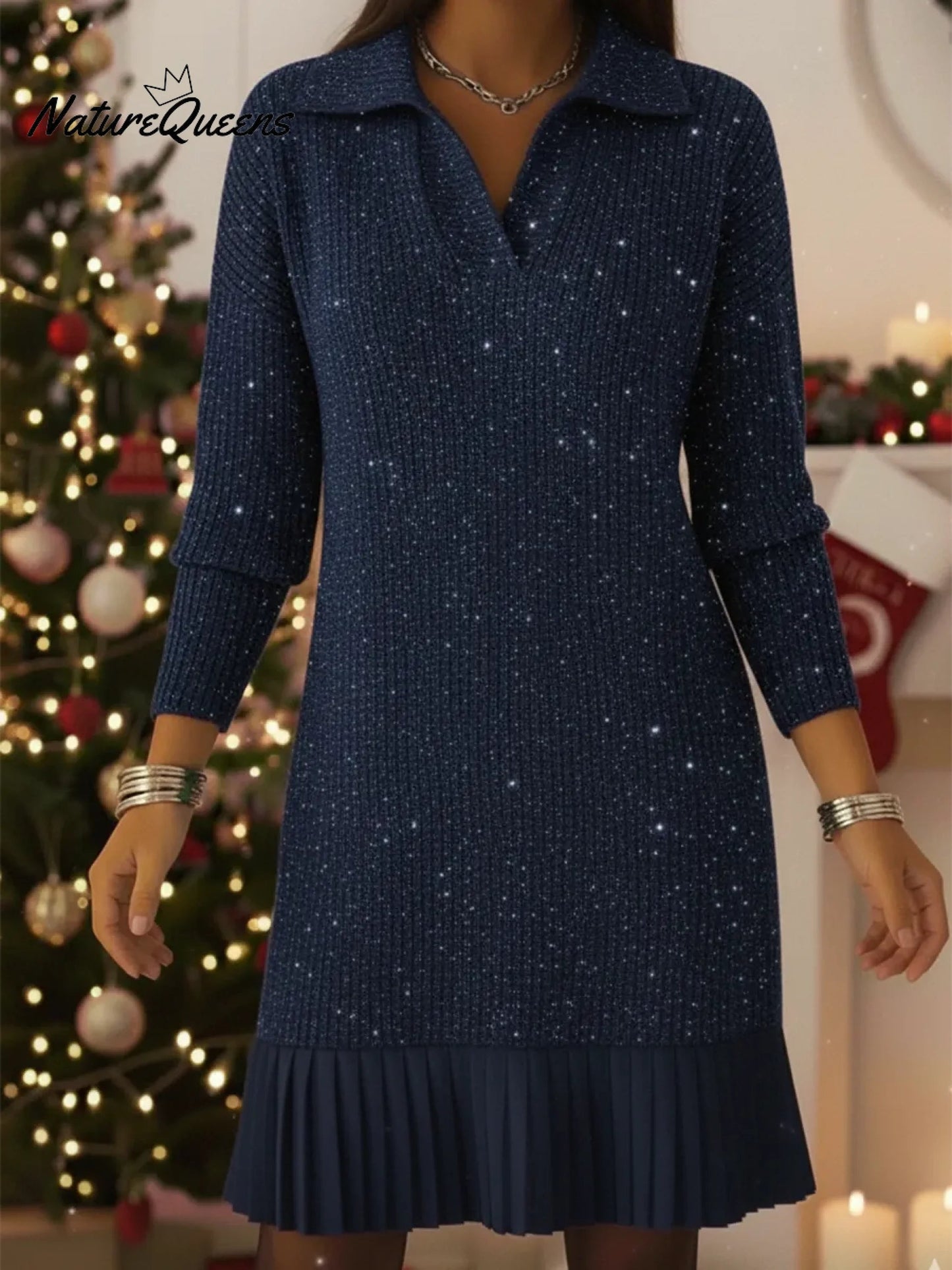 Elegante vestido de punto brillante con cuello alto.-ES